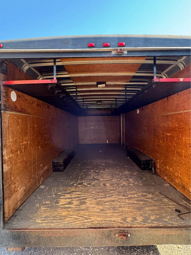 Used USED 1998 Wells Cargo 8.5X24 Cargo / Enclosed Trailer DOUBLE DOORS