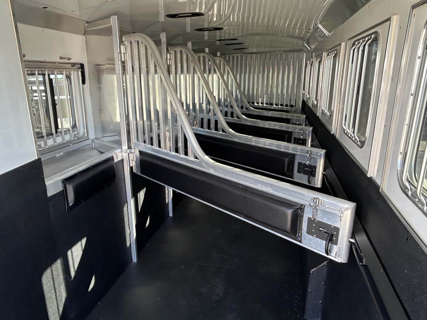 New 2025 4-Star Trailers 6 Horse Slant Load Super Tack Horse Trailer