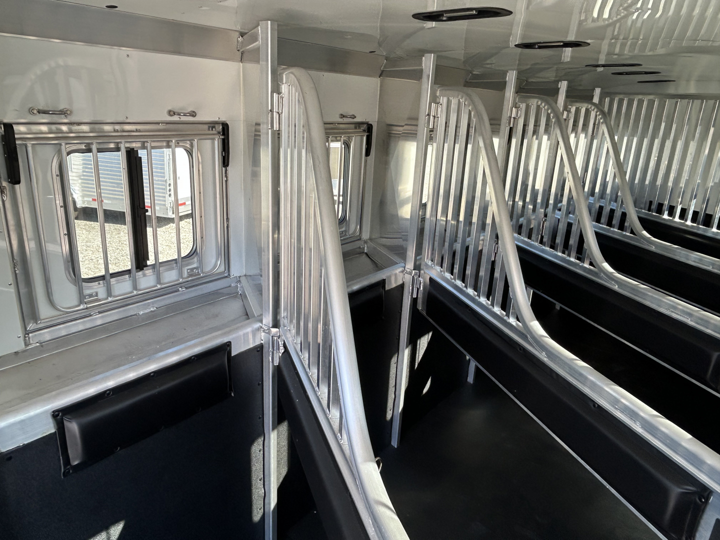 New 2025 4-Star Trailers 6 Horse Slant Load Super Tack Horse Trailer