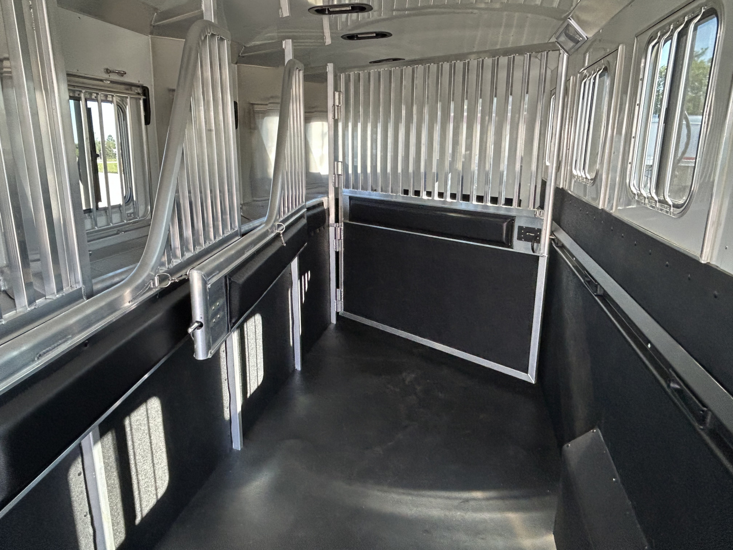 New 2025 4-Star Trailers 6 Horse Slant Load Super Tack Horse Trailer