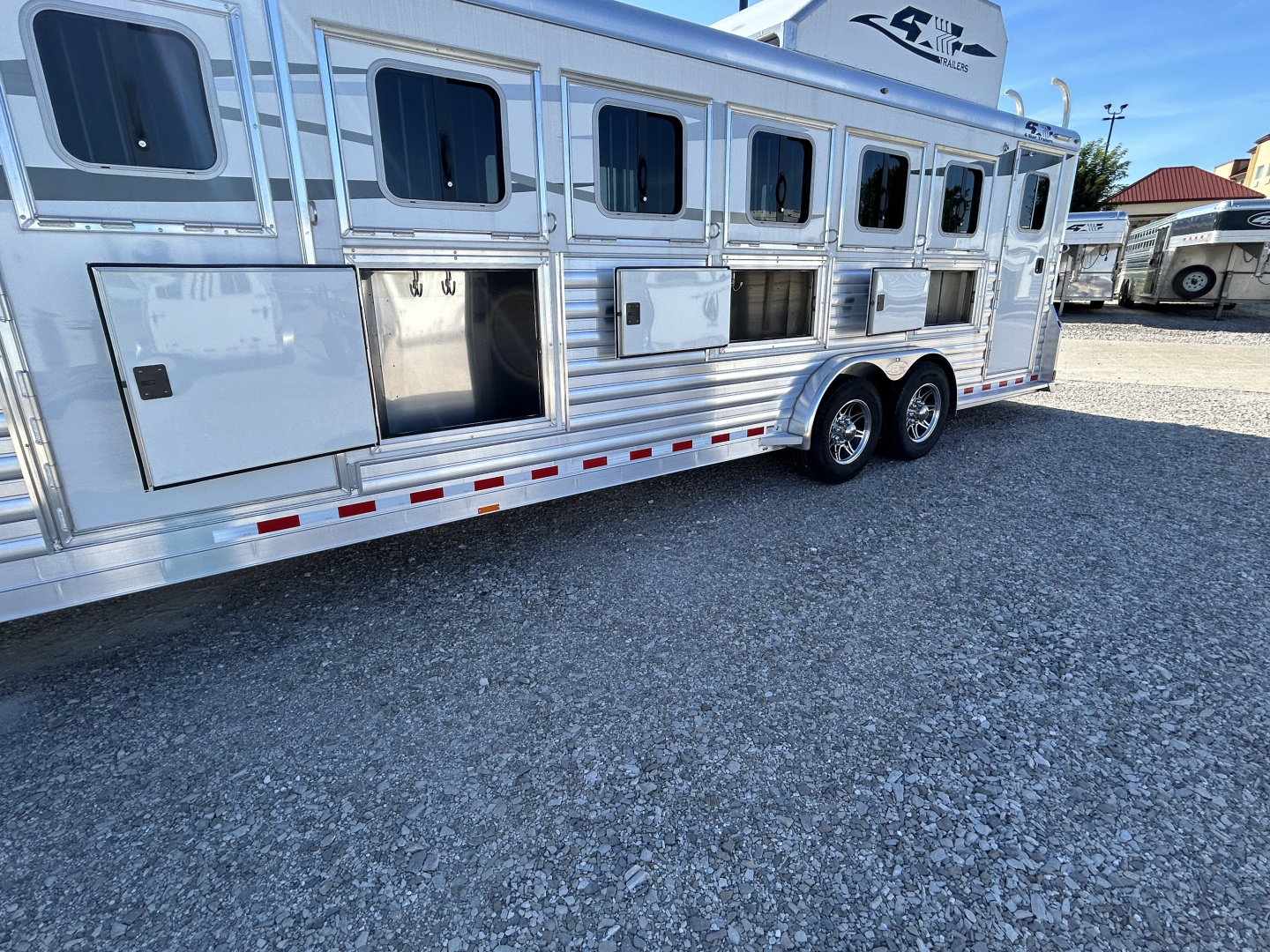 New 2025 4-Star Trailers 6 Horse Slant Load Super Tack Horse Trailer