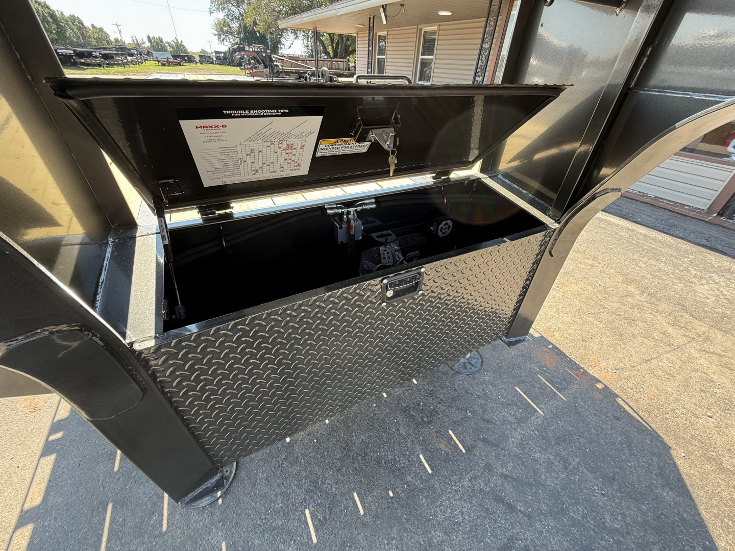 New 2026 102”x40’ MAXX-D GN Hydraulic Dovetail w/ Duals – YDX