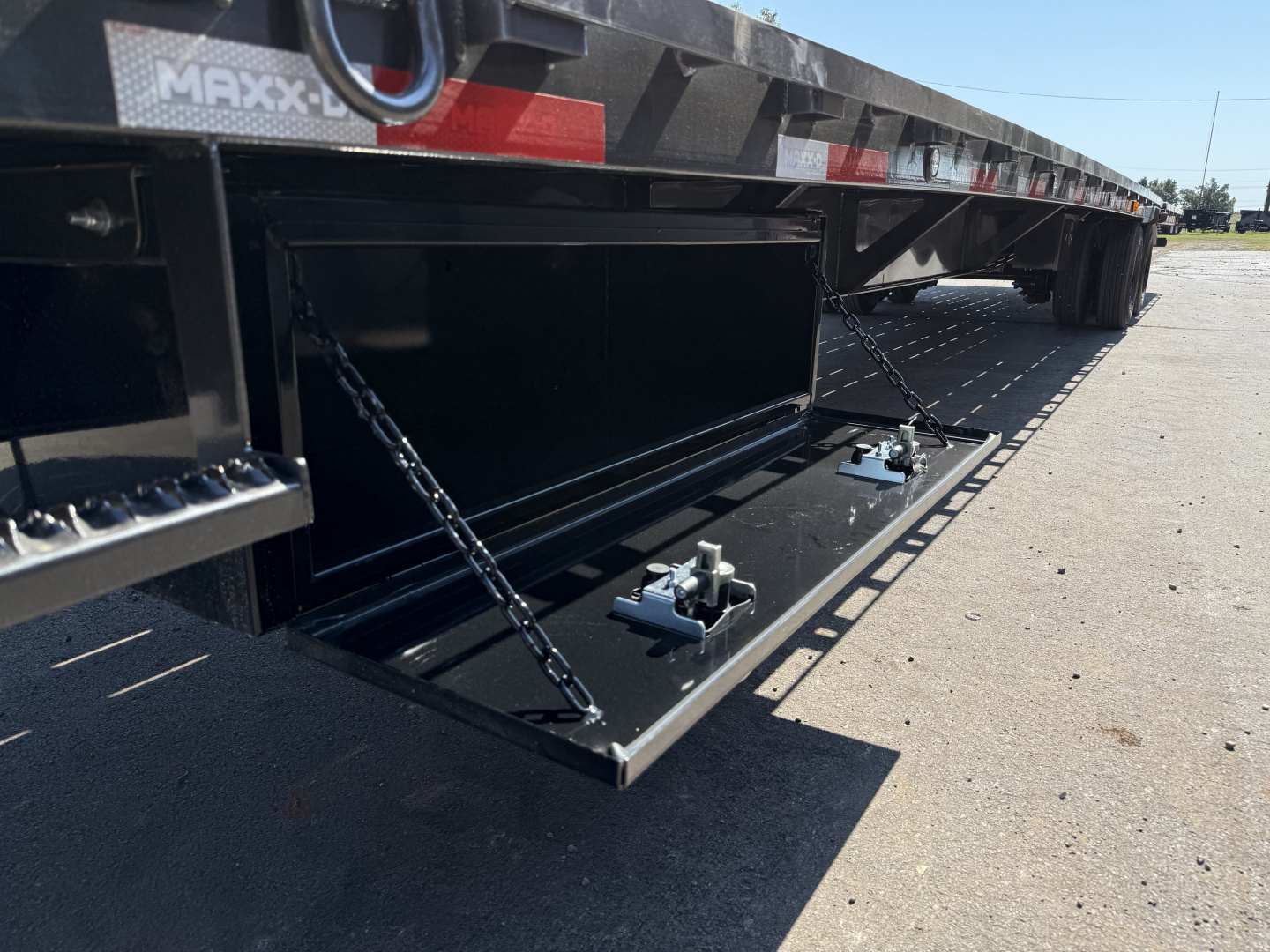 New 2026 102”x40’ MAXX-D GN Hydraulic Dovetail w/ Duals – YDX