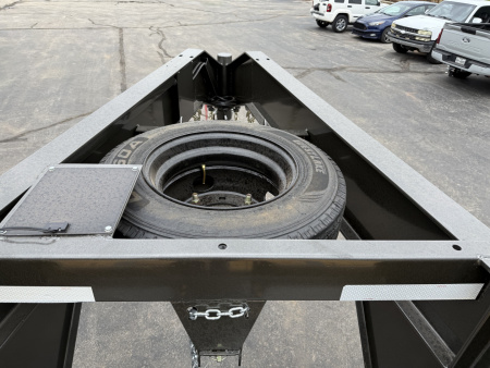 New 2026 102”x40’ MAXX-D GN Hydraulic Dovetail w/ Duals – YDX