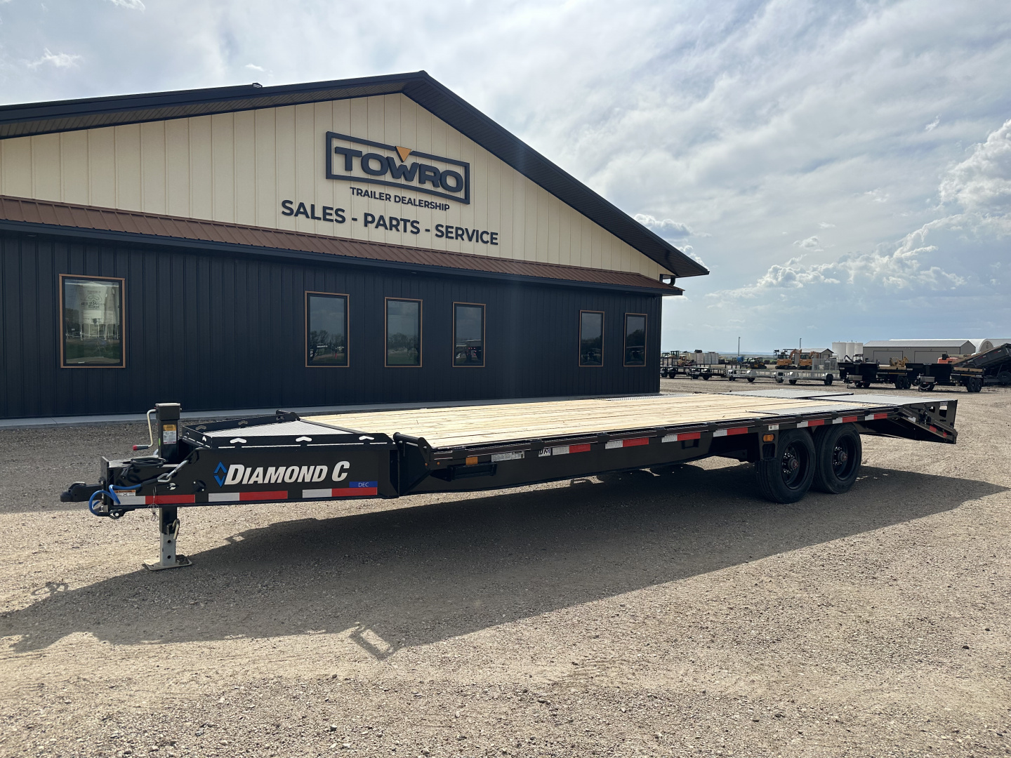 New 2026 Diamond C Trailers DEC210 Deckover Trailer