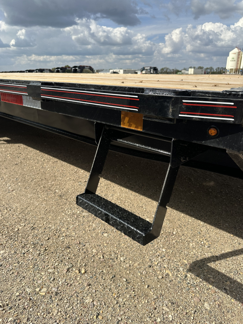 New 2026 Diamond C Trailers DEC210 Deckover Trailer