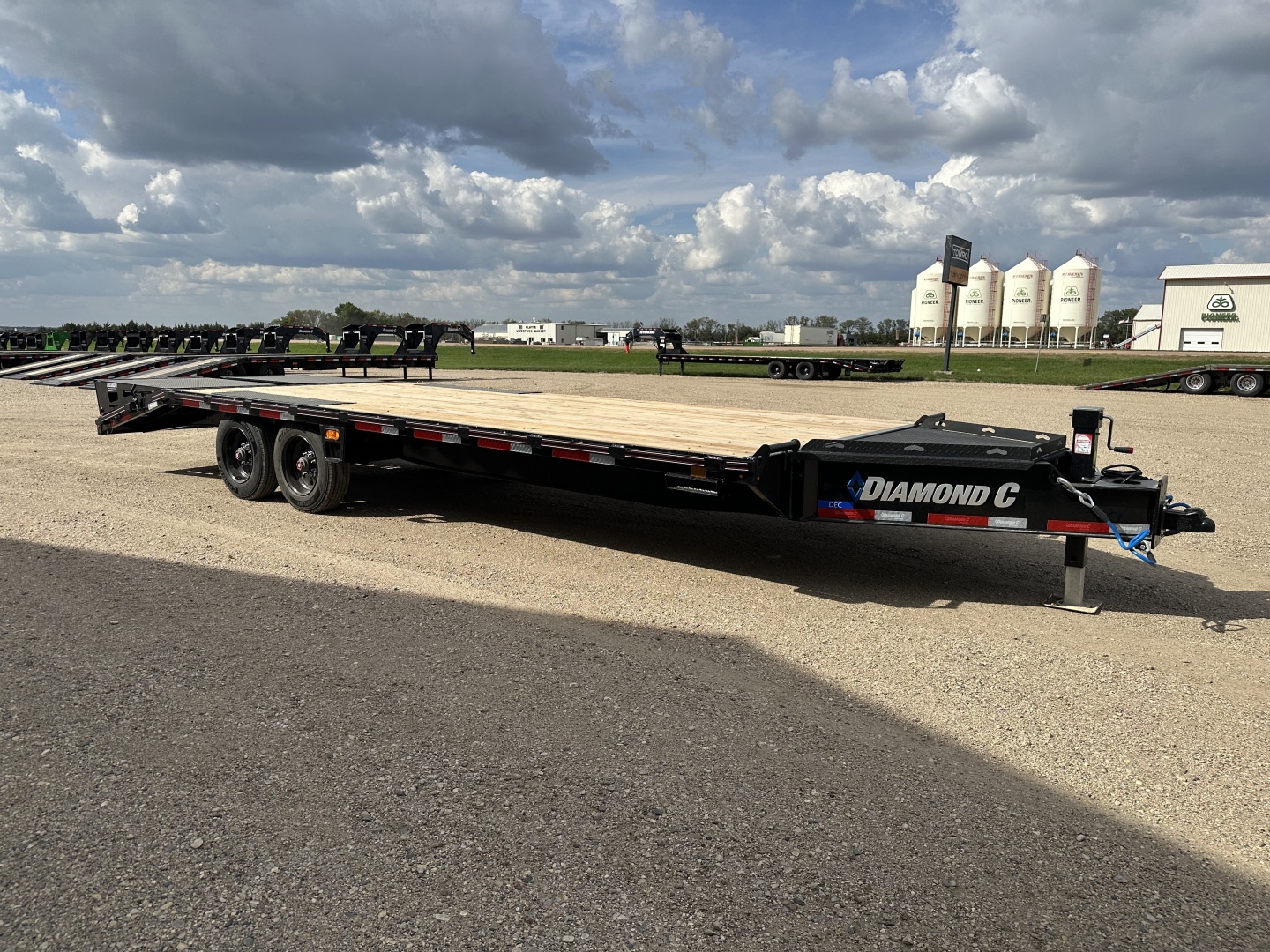 New 2026 Diamond C Trailers DEC210 Deckover Trailer