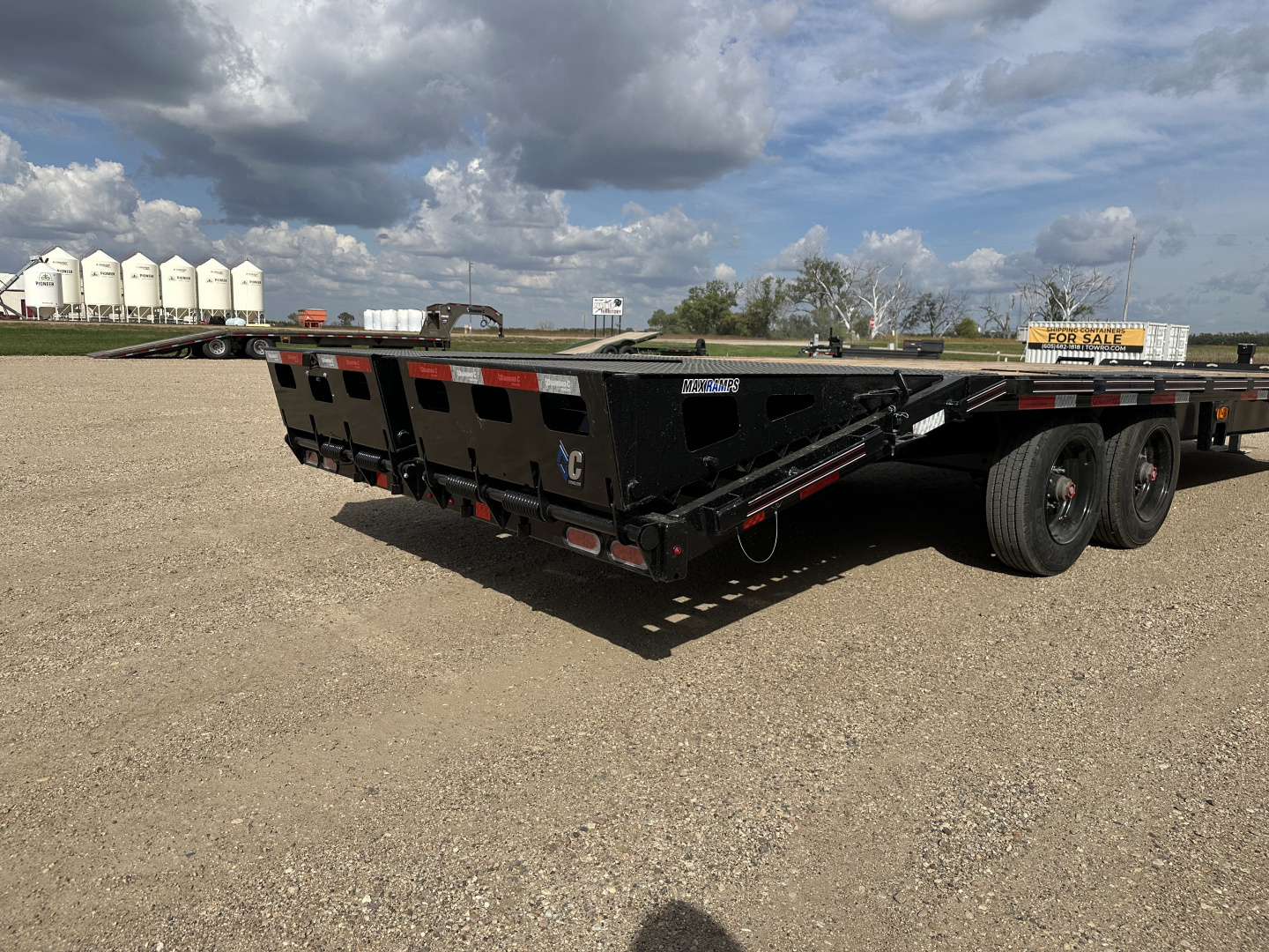 New 2026 Diamond C Trailers DEC210 Deckover Trailer
