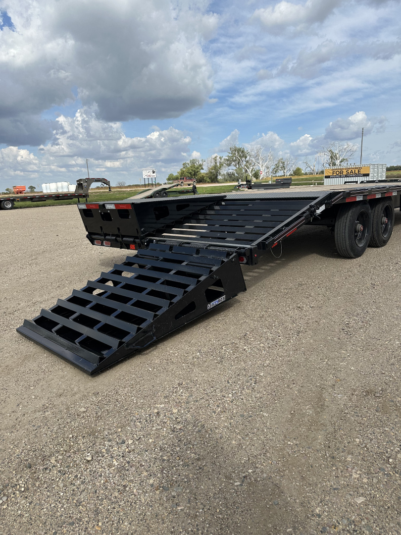 New 2026 Diamond C Trailers DEC210 Deckover Trailer