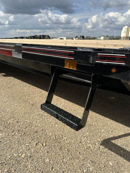 New 2026 Diamond C Trailers DEC210 Deckover Trailer