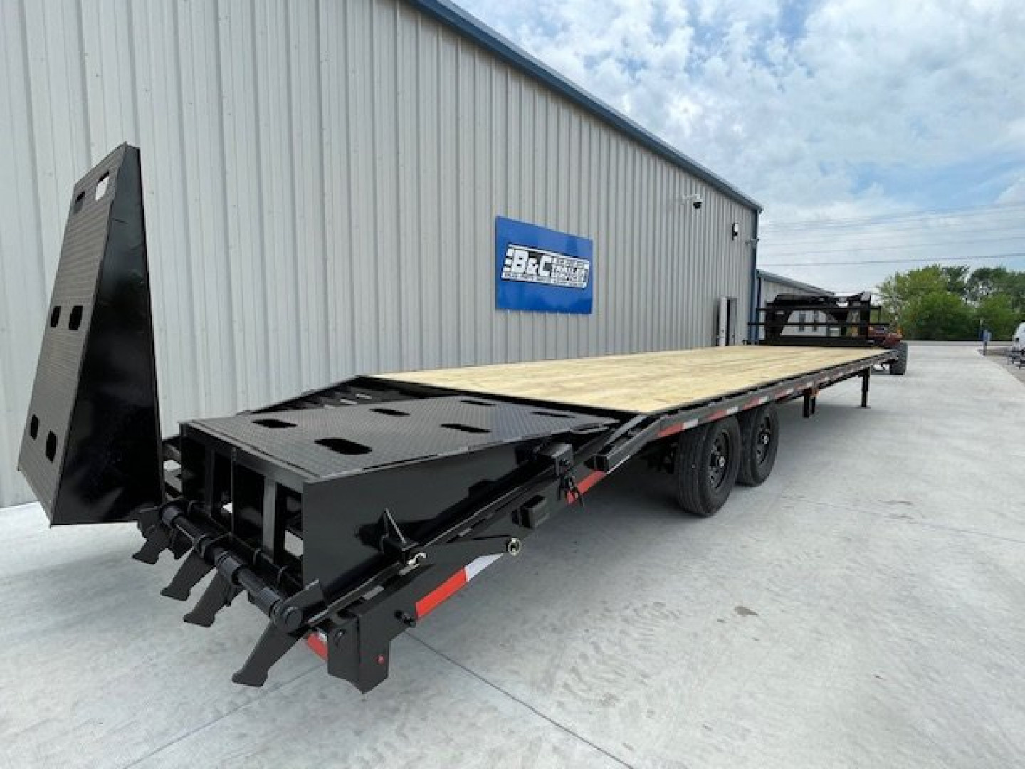 New 2026 DAVIDSON 102X32 (27+5) GOOSENECK DECKOVER, MONSTER RAMPS, 5' DOVETAIL, (2) 8000lb AXLES, GVWR 16,000lbs