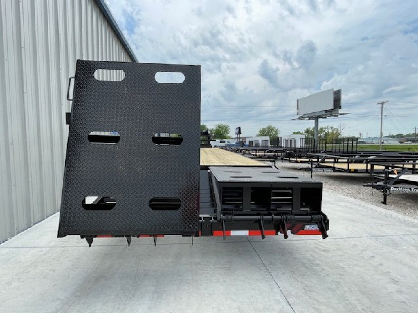 New 2026 DAVIDSON 102X32 (27+5) GOOSENECK DECKOVER, MONSTER RAMPS, 5' DOVETAIL, (2) 8000lb AXLES, GVWR 16,000lbs