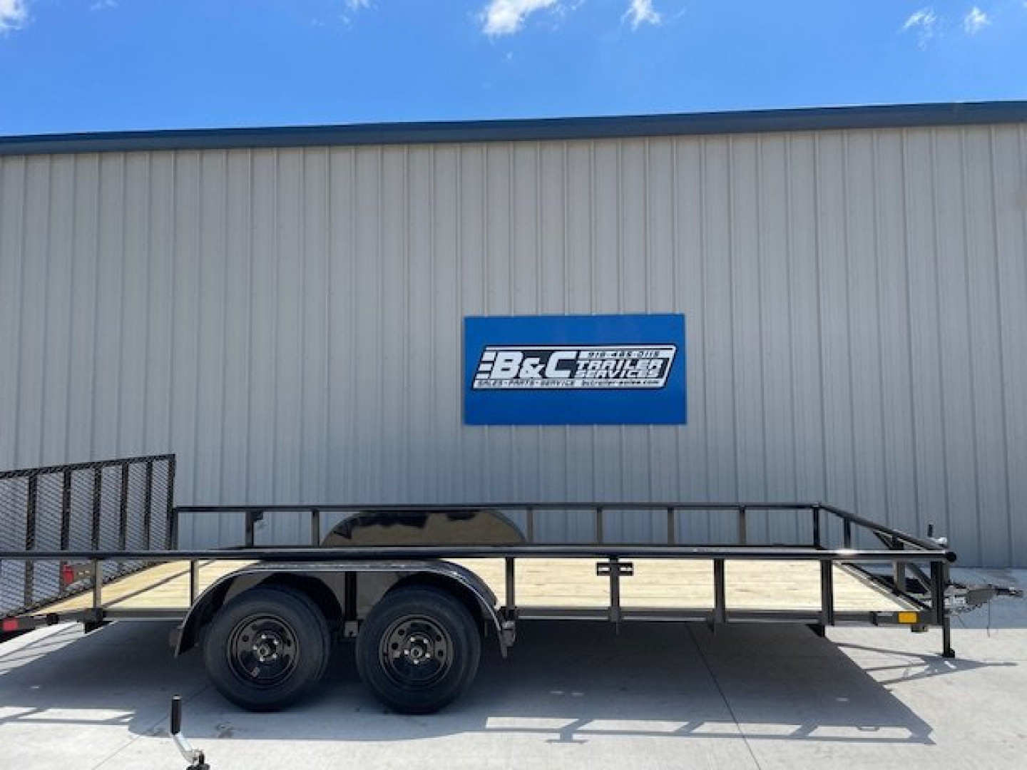 New 2026 DAVIDSON 83X18 TANDEM (2)AXLE PIPE TOP UTILITY W/36" GATE, DOVETAIL