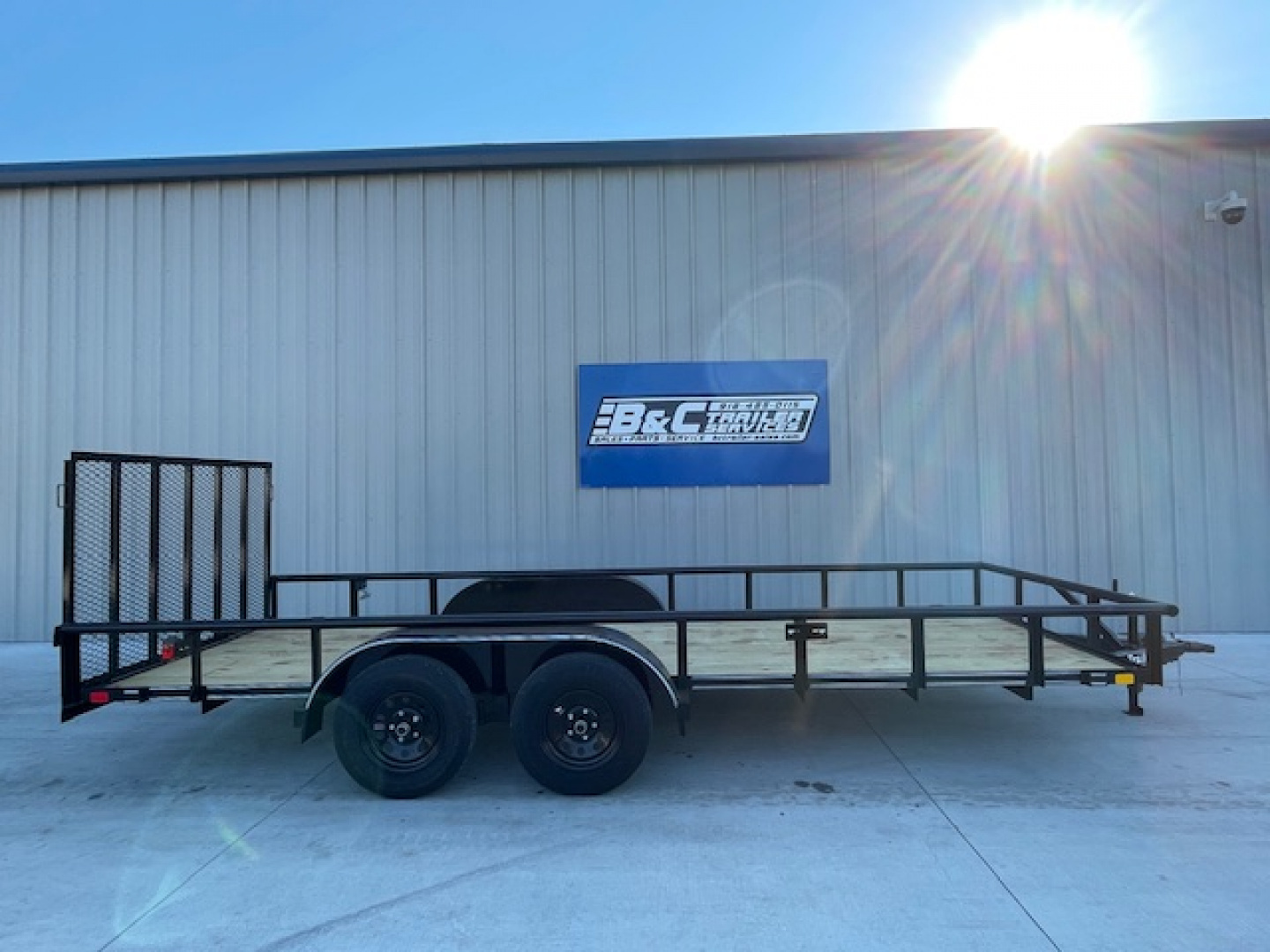 New 2026 DAVIDSON 83X18 TANDEM (2)AXLE PIPE TOP UTILITY TRAILER W/4' GATE