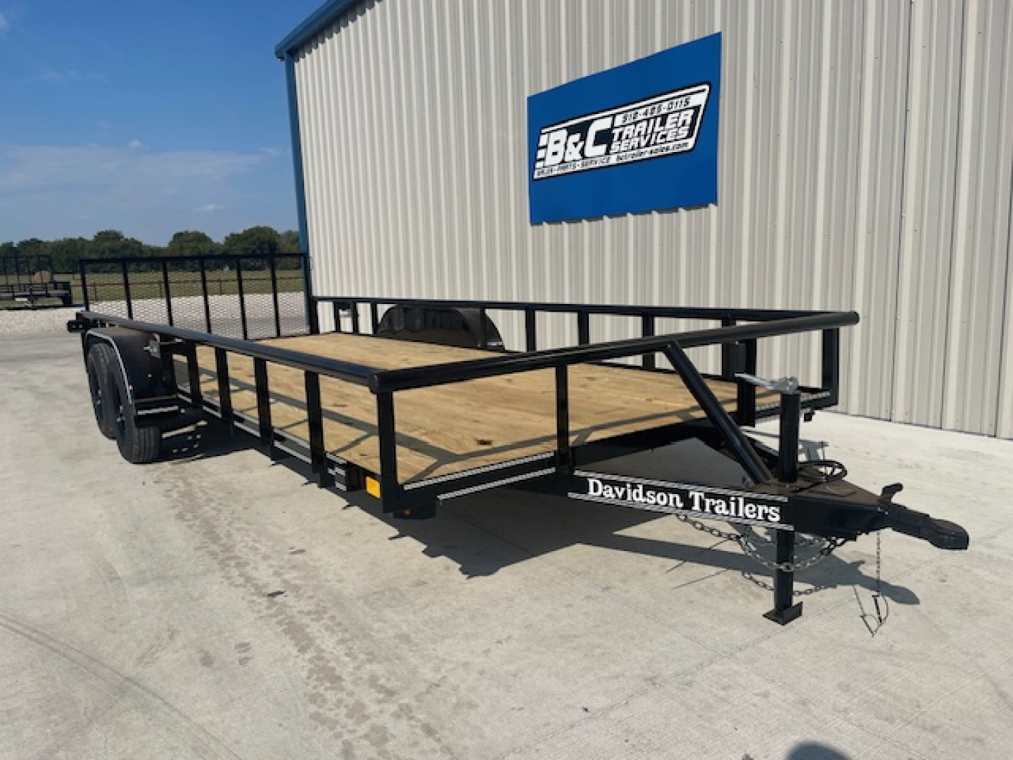 New 2026 DAVIDSON 83X20 TANDEM (2)AXLE PIPE TOP UTILITY W/36" GATE, 2' DOVETAIL