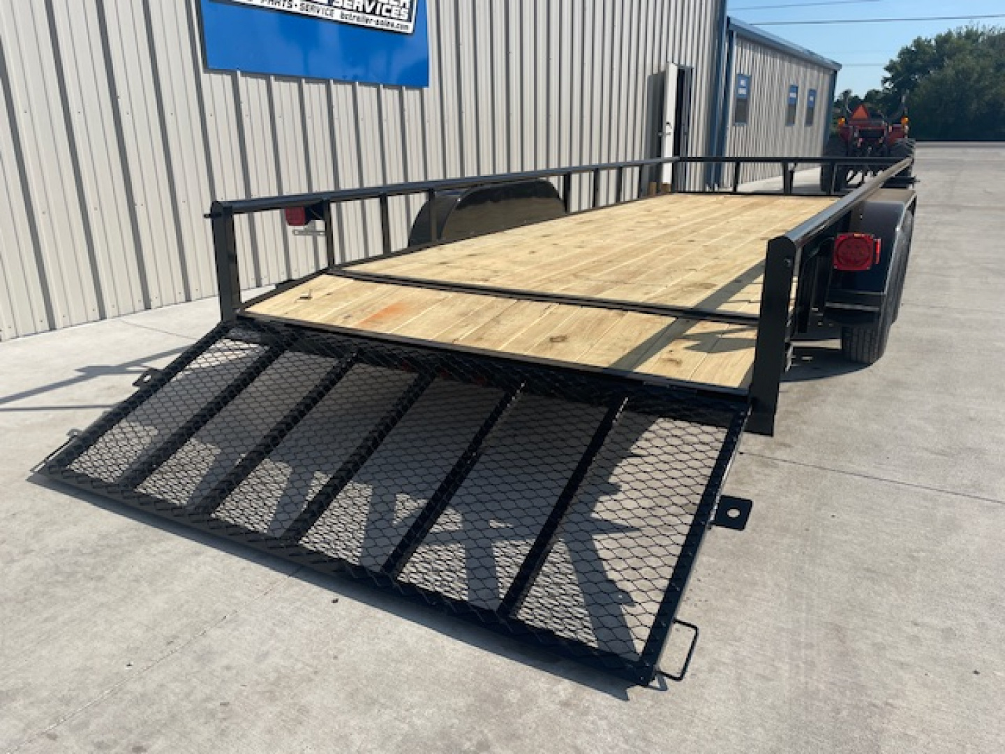 New 2026 DAVIDSON 83X20 TANDEM (2)AXLE PIPE TOP UTILITY W/36" GATE, 2' DOVETAIL