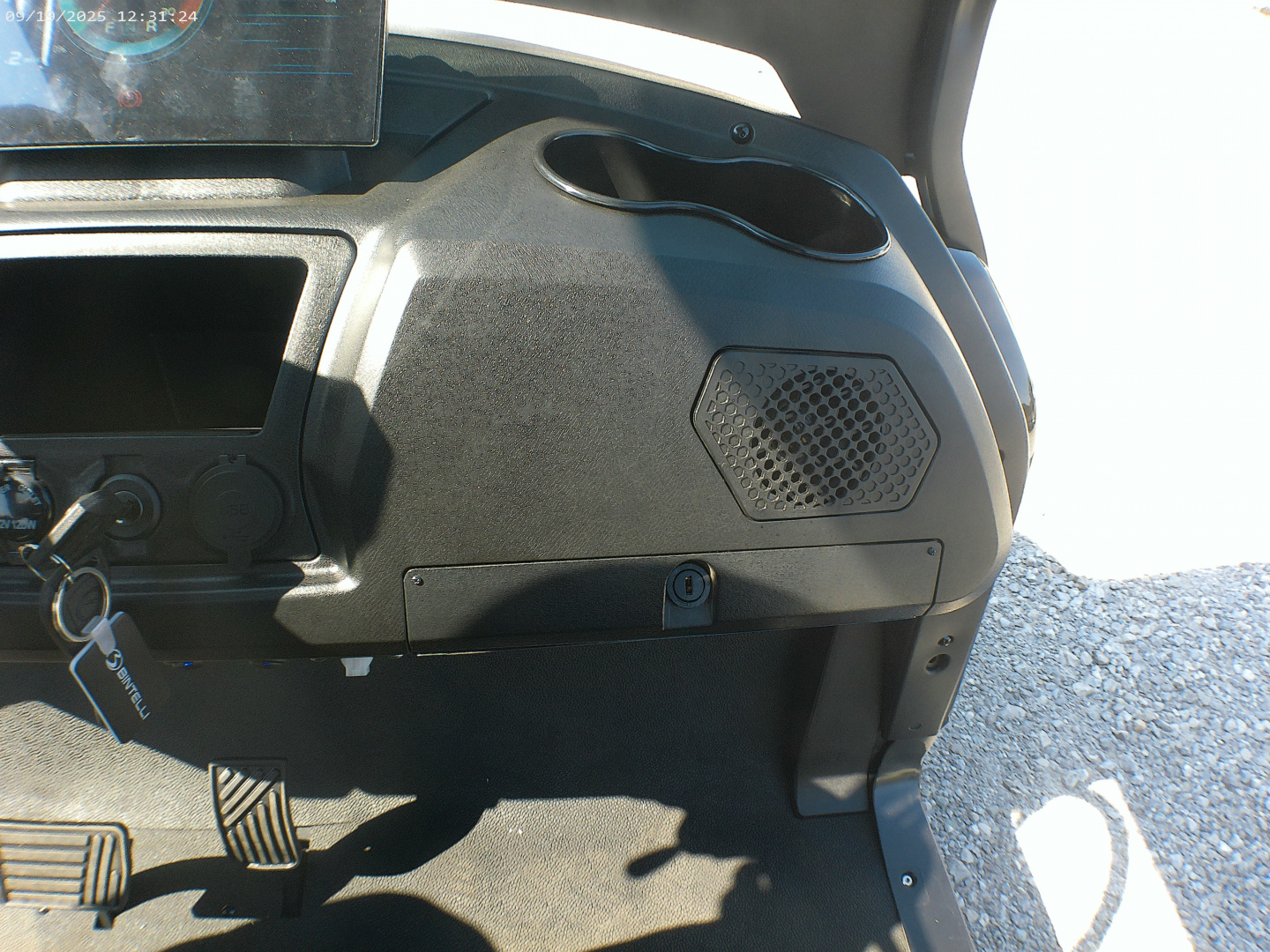 New 2025 Bintelli BEYOND 4P Golf Cart