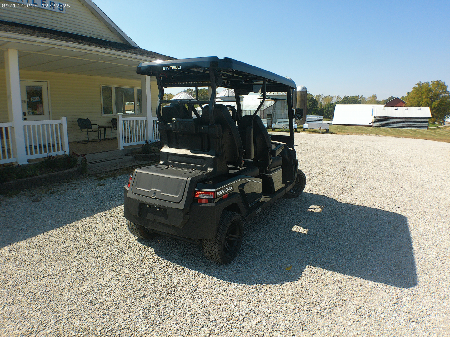 New 2025 Bintelli BEYOND 4P Golf Cart