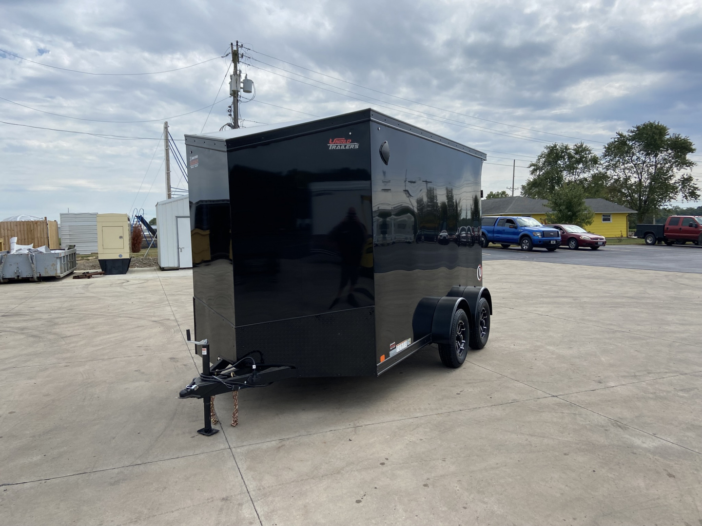 New United 12' UJ V-Nose Enclosed Cargo Trailer