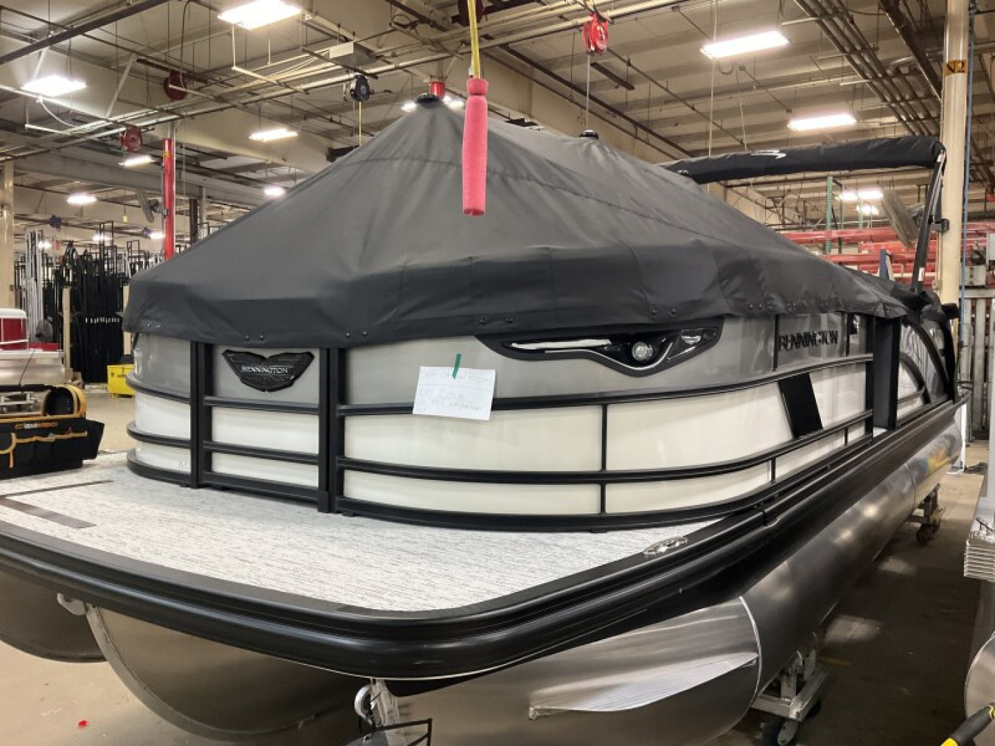 New 2026 Bennington 24' M Series Swingback Tri-toon Boat