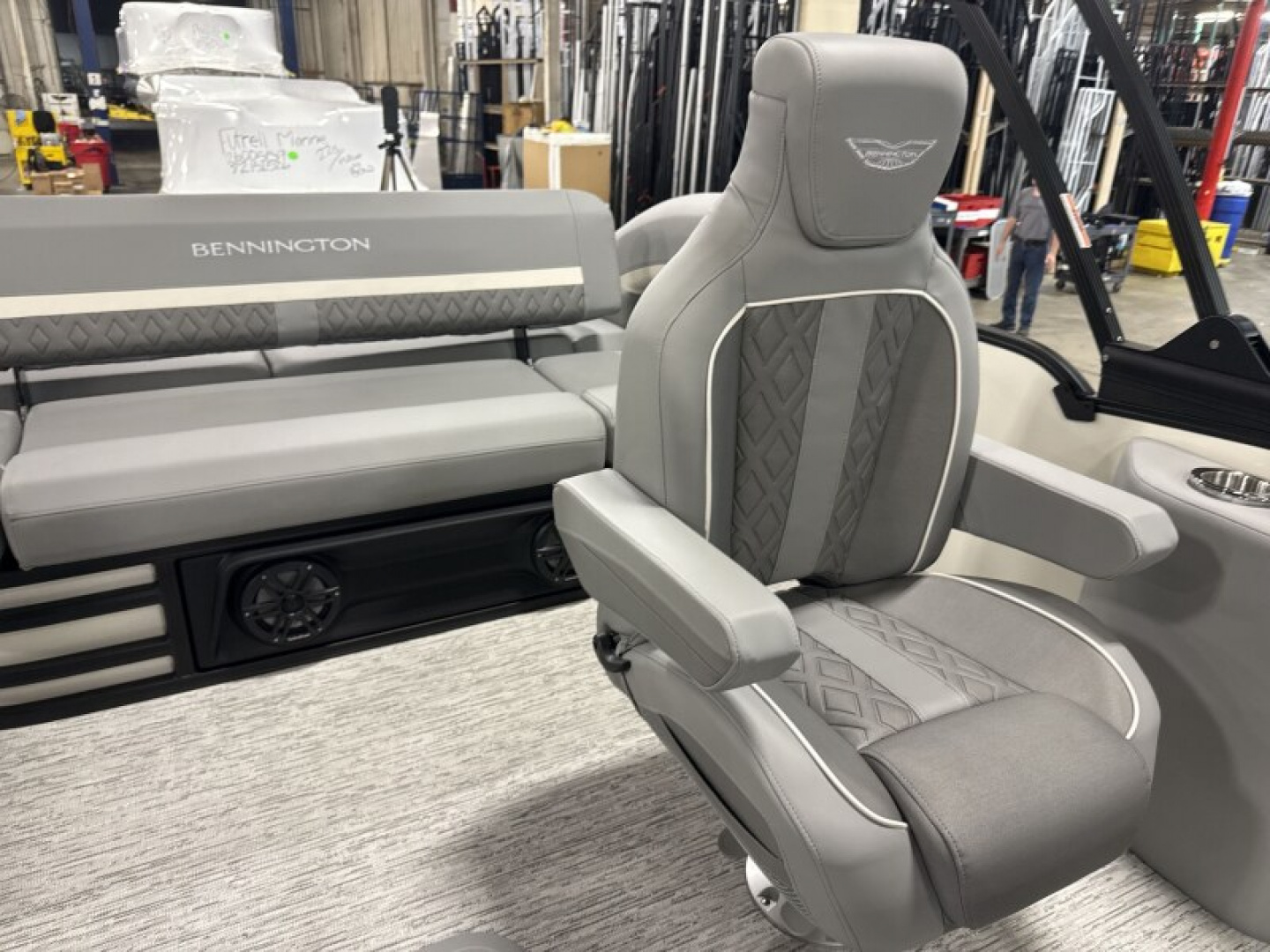 New 2026 Bennington 24' M Series Swingback Tri-toon Boat