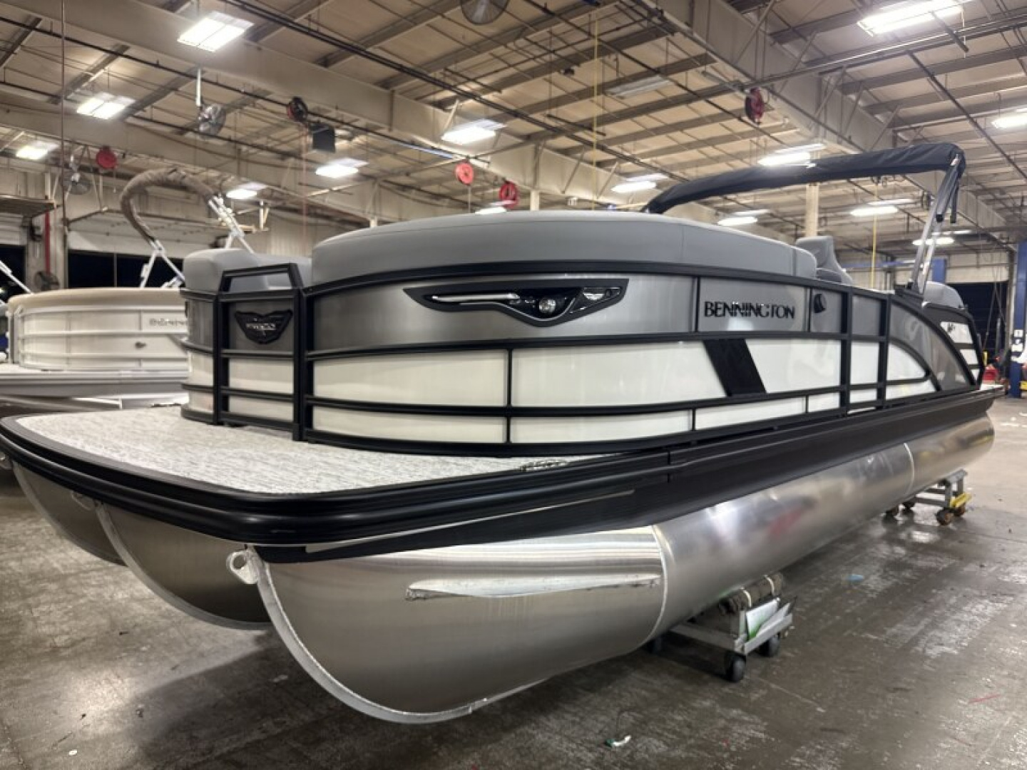 New 2026 Bennington 24' M Series Swingback Tri-toon Boat