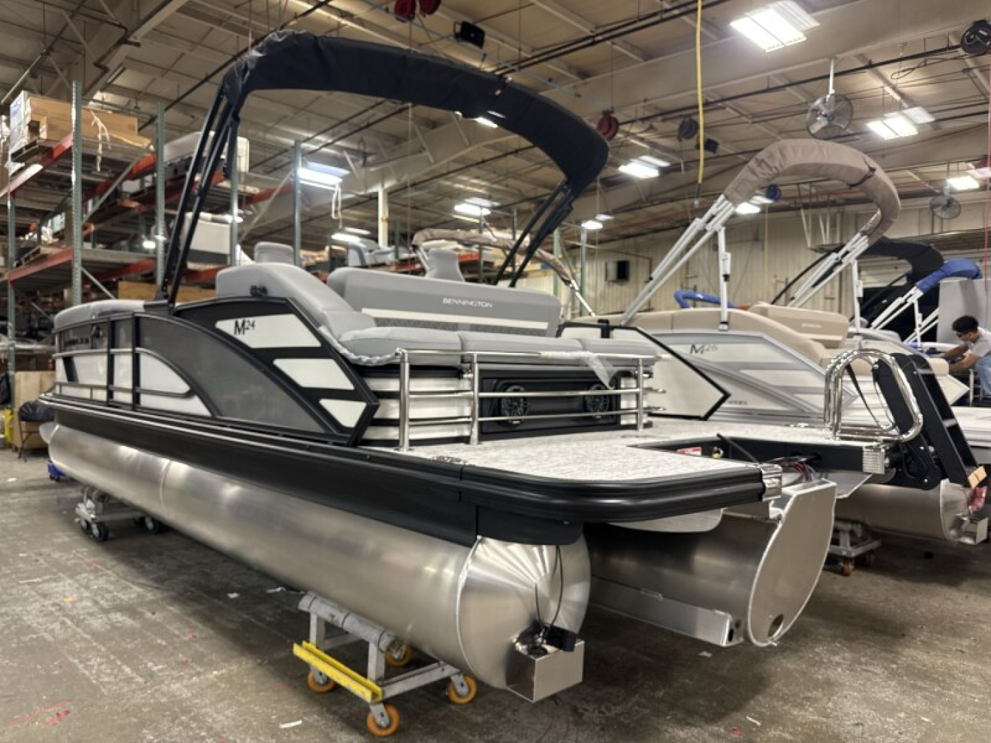 New 2026 Bennington 24' M Series Swingback Tri-toon Boat