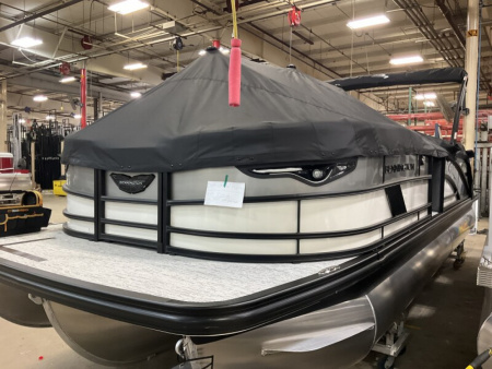 New 2026 Bennington 24' M Series Swingback Tri-toon Boat