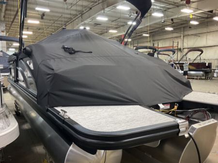 New 2026 Bennington 24' M Series Swingback Tri-toon Boat