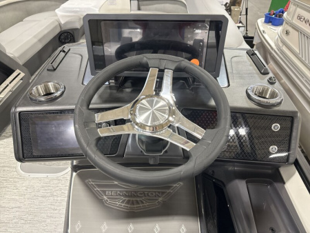 New 2026 Bennington 24' M Series Swingback Tri-toon Boat