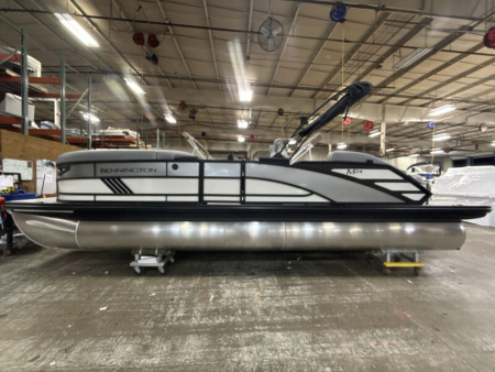 New 2026 Bennington 24' M Series Swingback Tri-toon Boat