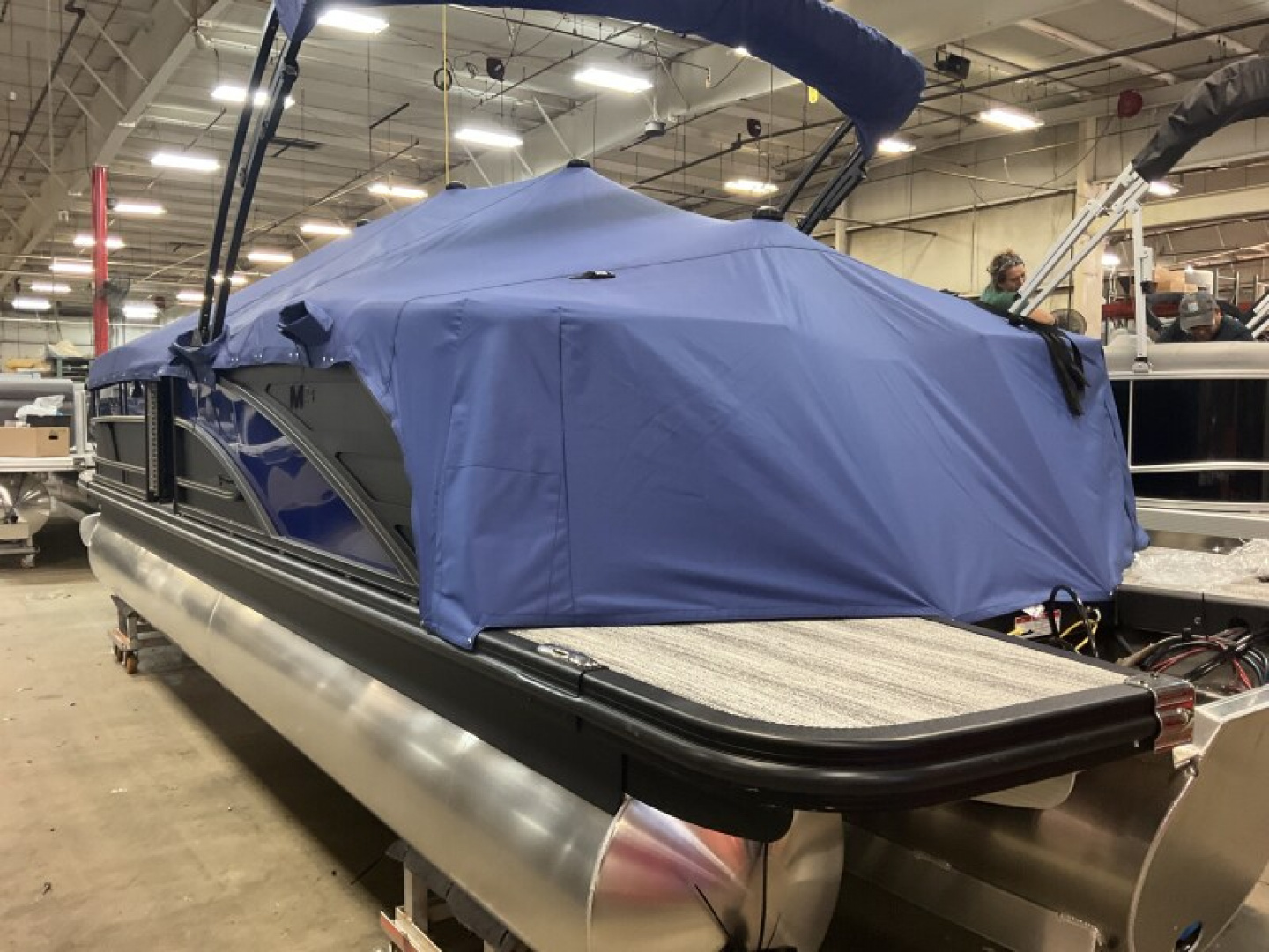 New 2026 Bennington 24' M Series Fastback Tri-toon Boat