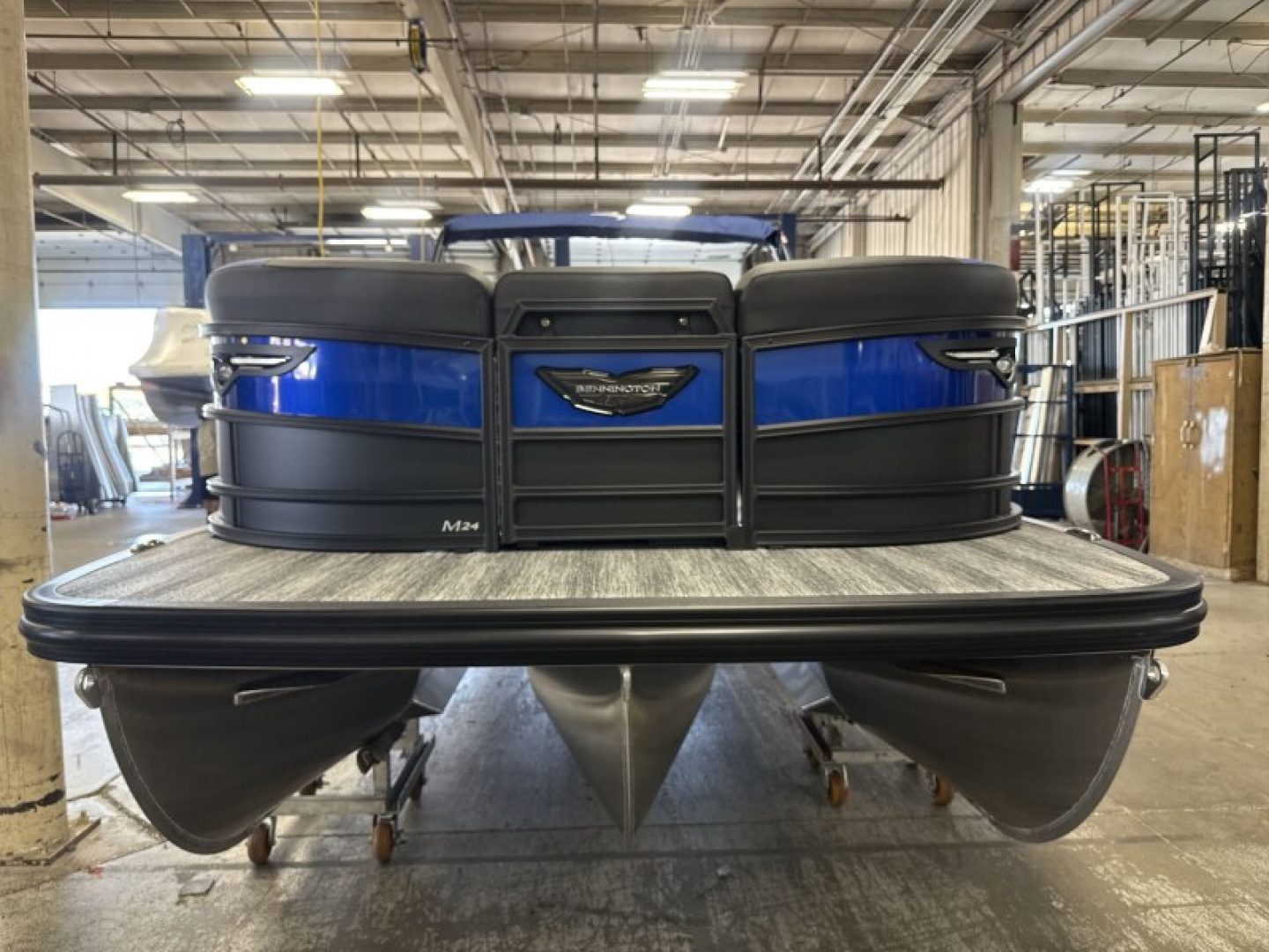 New 2026 Bennington 24' M Series Fastback Tri-toon Boat