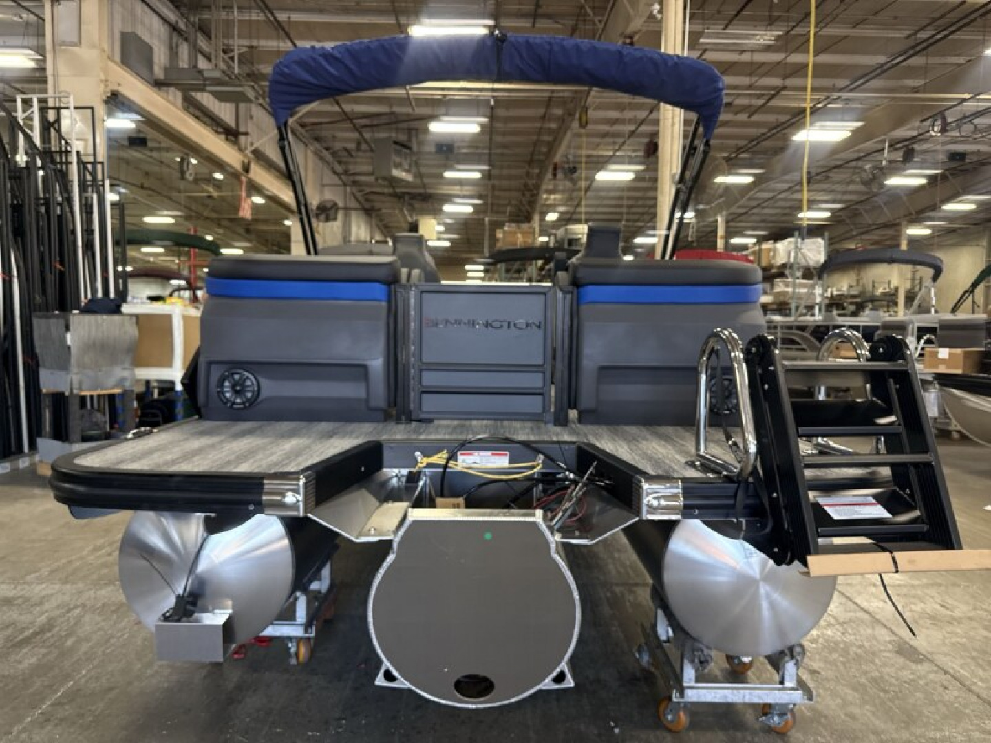 New 2026 Bennington 24' M Series Fastback Tri-toon Boat