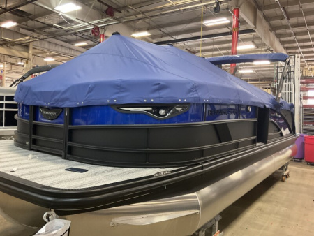 New 2026 Bennington 24' M Series Fastback Tri-toon Boat