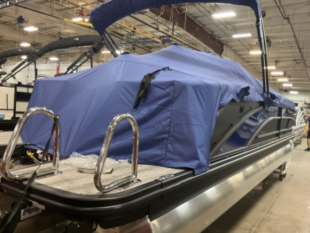 New 2026 Bennington 24' M Series Fastback Tri-toon Boat