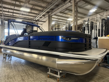 New 2026 Bennington 24' M Series Fastback Tri-toon Boat