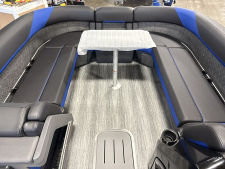 New 2026 Bennington 24' M Series Fastback Tri-toon Boat
