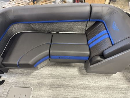 New 2026 Bennington 24' M Series Fastback Tri-toon Boat