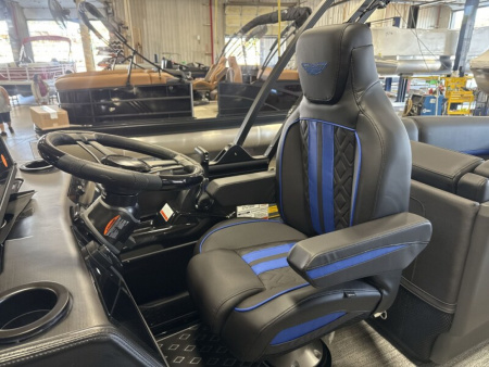 New 2026 Bennington 24' M Series Fastback Tri-toon Boat