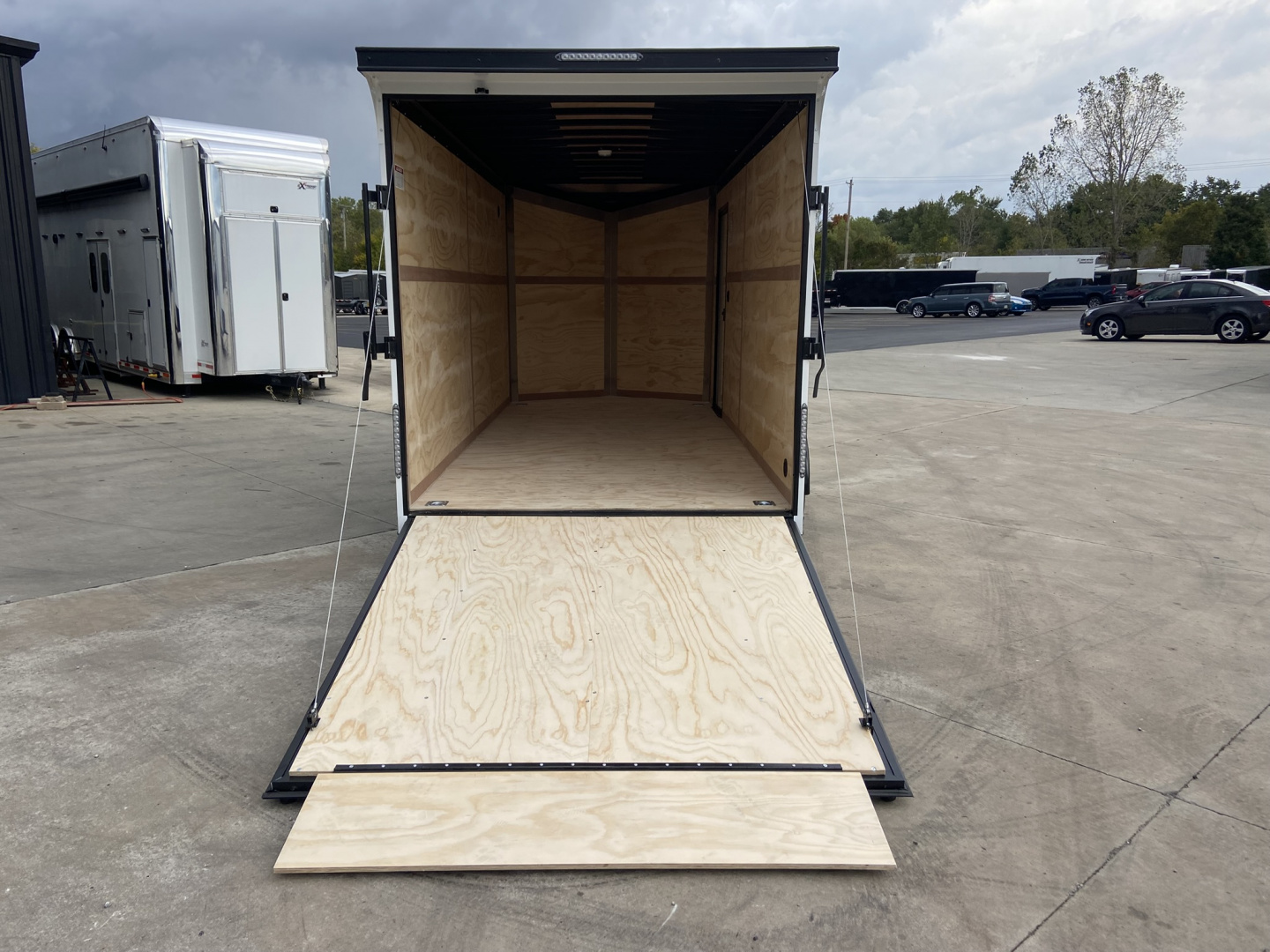 New 2026 United Cargo / Enclosed Trailer 16'