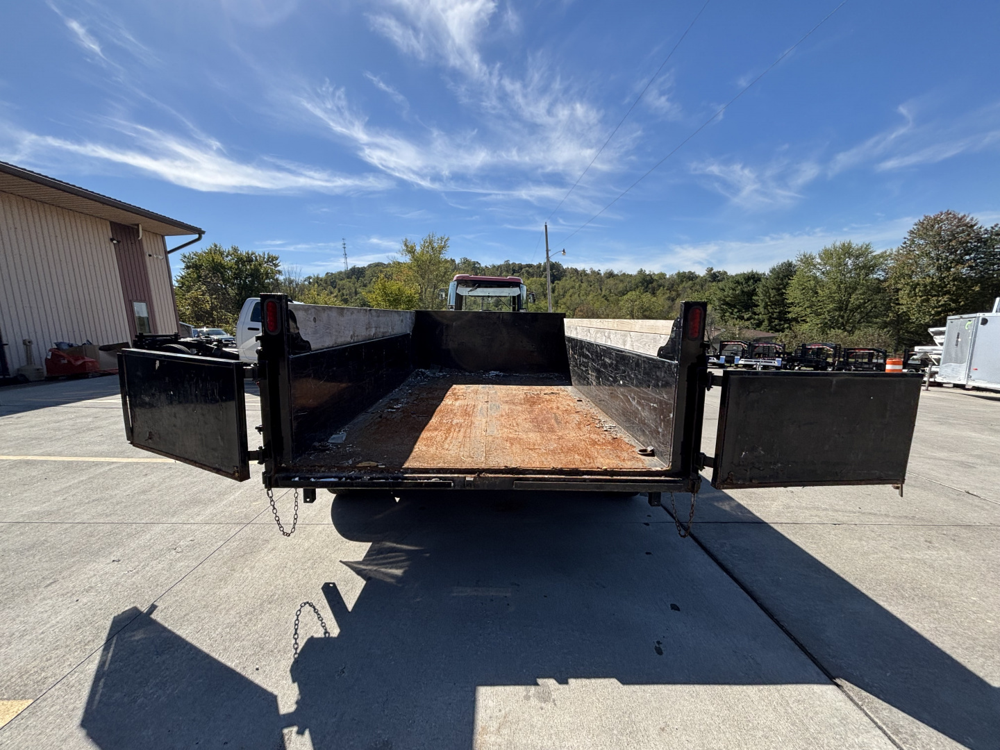 Used 2022 QUALITY STEEL 7'X12' DUMP TRAILER W/ SPARE TIRE & SIDE MOUNTED RAMPS - 12,000# GVWR