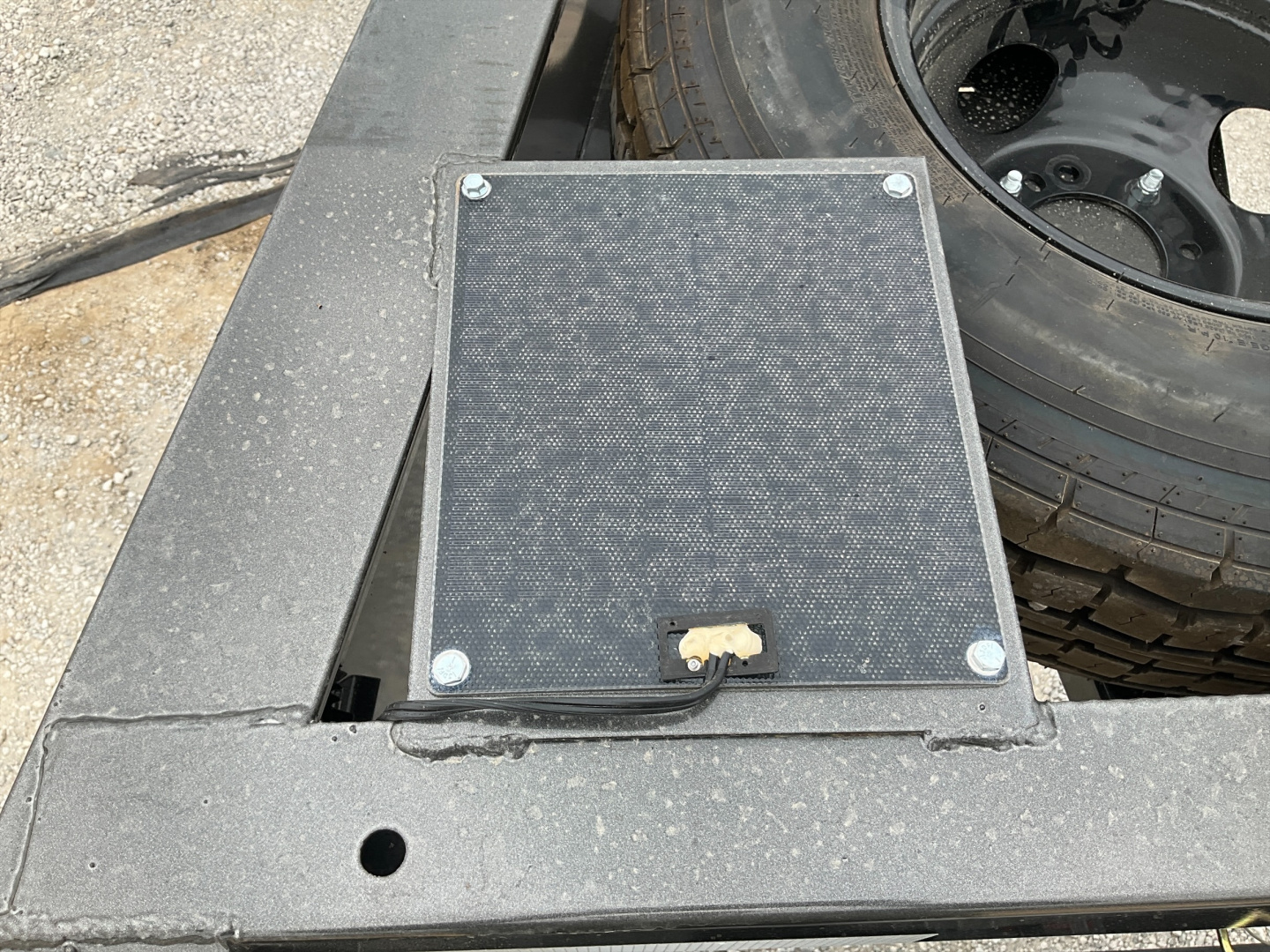 New 2026 MAXX-D 102”x32’ Gooseneck Hydraulic Dovetail Flatbed w/ Duals – YDX