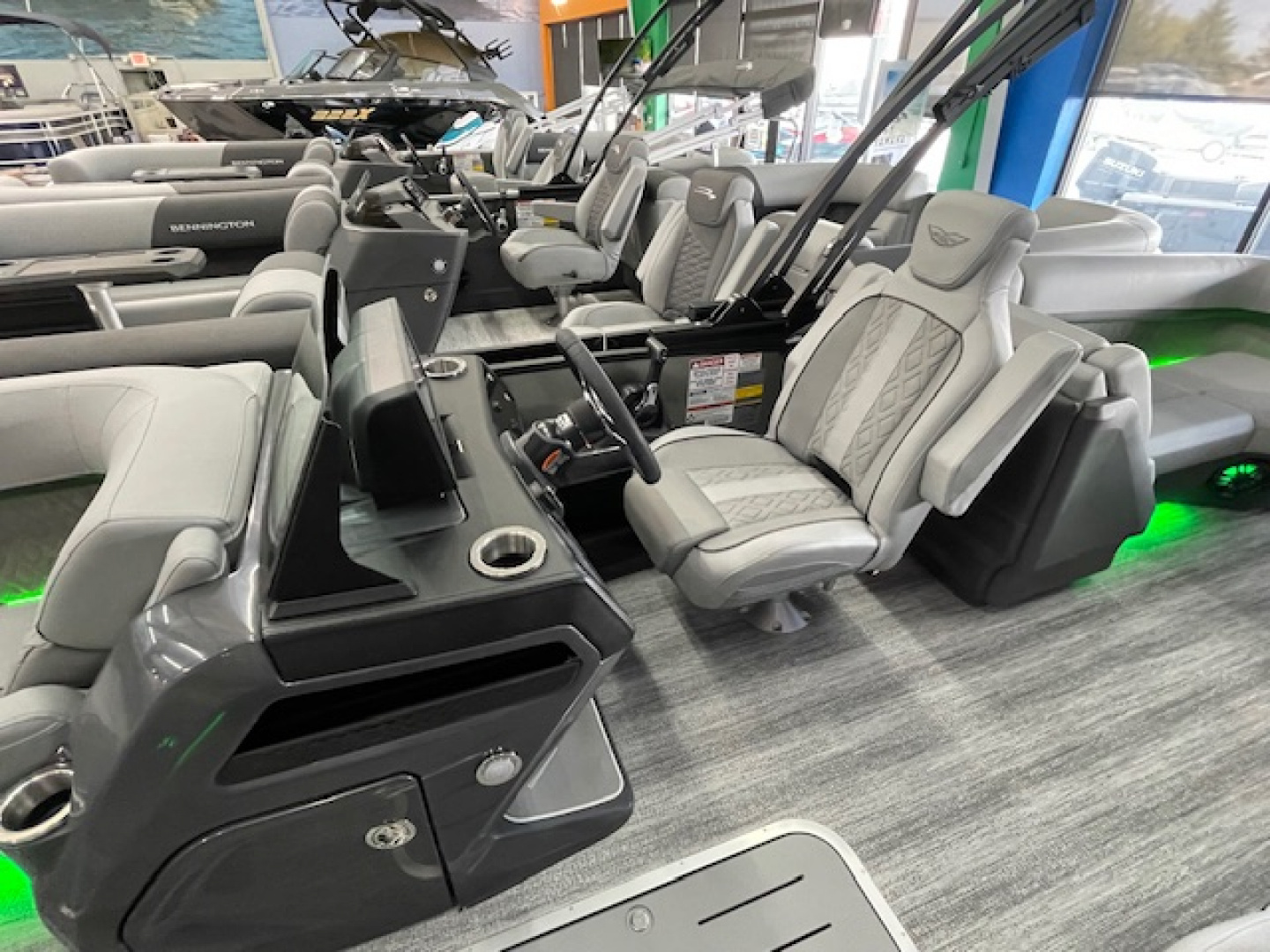 New 2026 Bennington 22' M Series FastBack Tri-toon Boat
