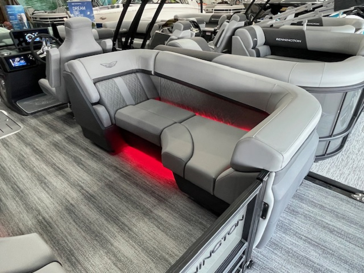 New 2026 Bennington 22' M Series FastBack Tri-toon Boat
