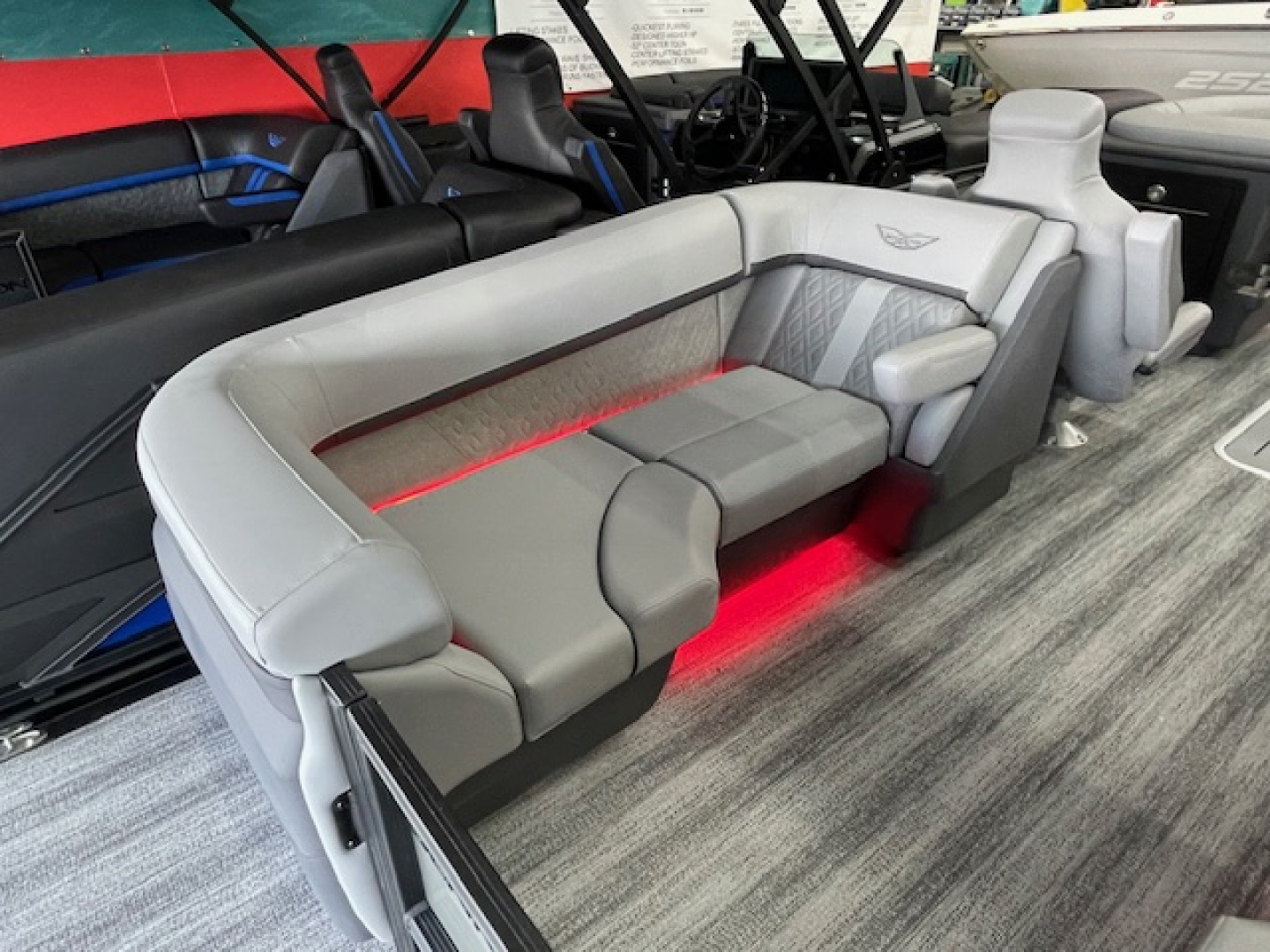 New 2026 Bennington 22' M Series FastBack Tri-toon Boat