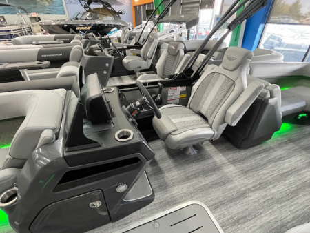 New 2026 Bennington 22' M Series FastBack Tri-toon Boat