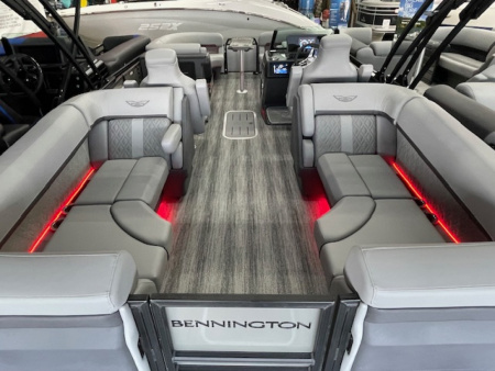 New 2026 Bennington 22' M Series FastBack Tri-toon Boat