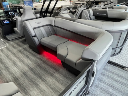 New 2026 Bennington 22' M Series FastBack Tri-toon Boat