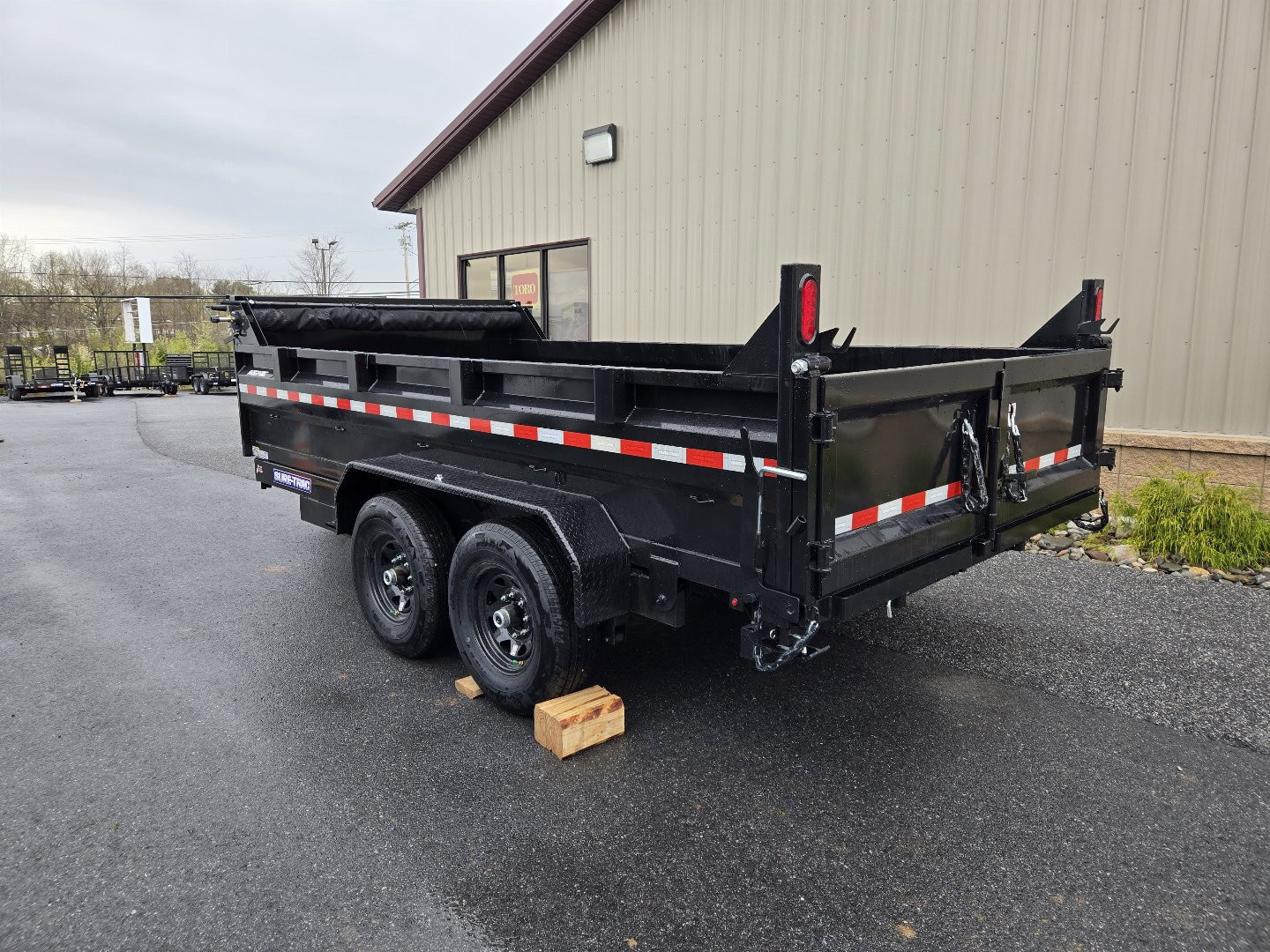 New 7 x 14 Sure-Trac HD Telescopic Dump Trailer, 14K GVWR ***w/ 15k Hydraulic Jack, Stabilizer Jacks, Ramps, Combo Gate, Tarp Kit & Battery Charger